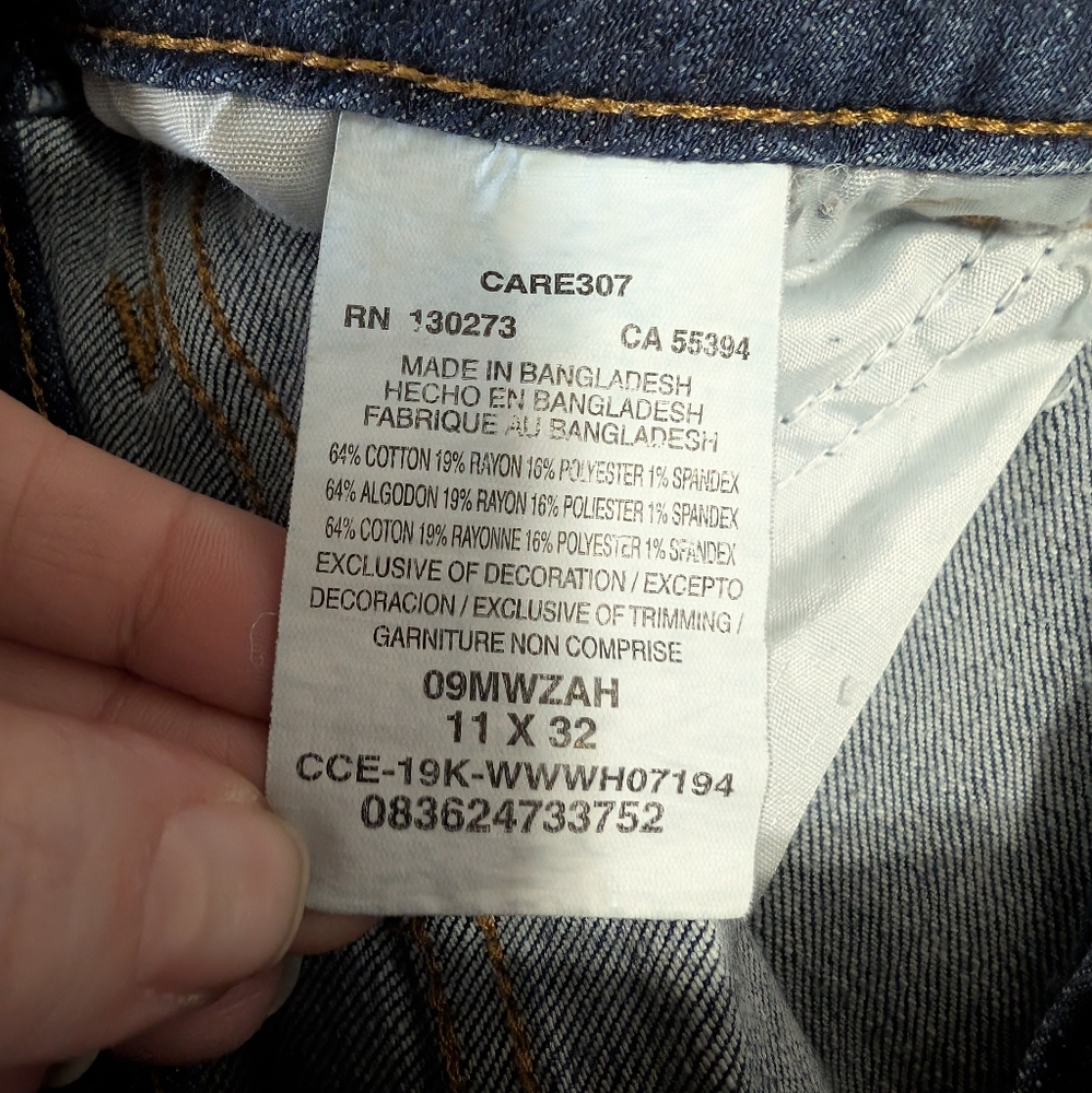Wrangler Women's Mid Rise Bootcut Jeans Size 11x32 - Picture 6 of 6